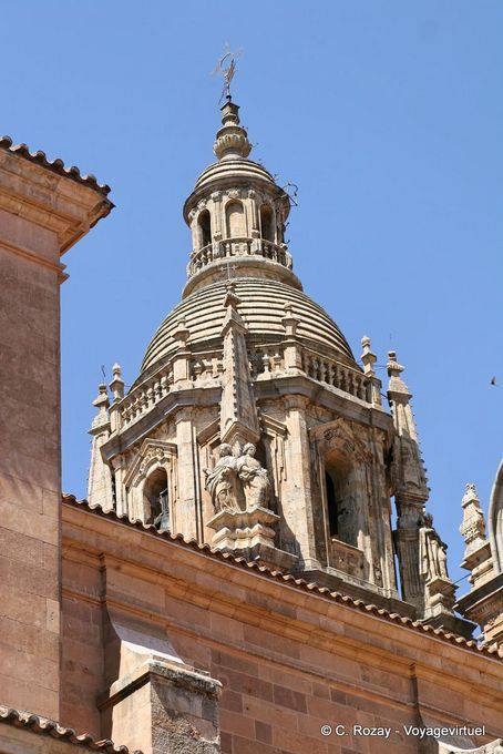 Primo piano della Torre del Gallo, Salamanca - Spagna