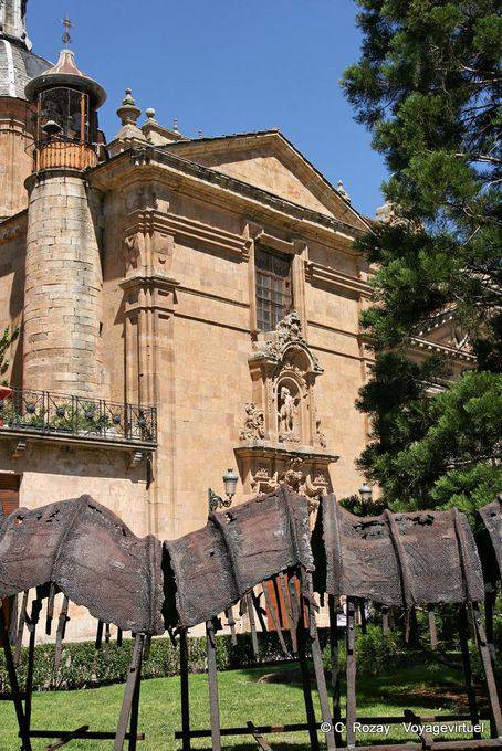 Salamanca, mescolando i generi, il maggiore Colegio de San Bartolome, Plaza Anaya - Spagna