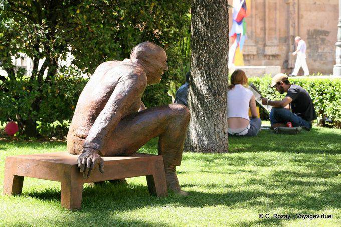 La curiosa Plaza Anaya, Salamanca - Spagna