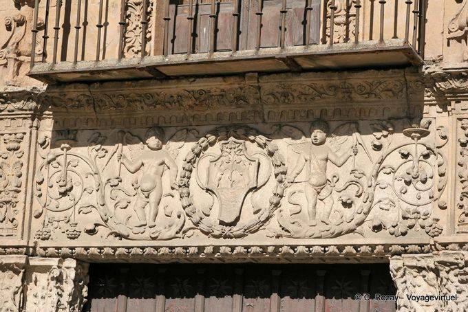 Angeli sotto il balcone della Casa de las Muertes, Salamanca - Spagna