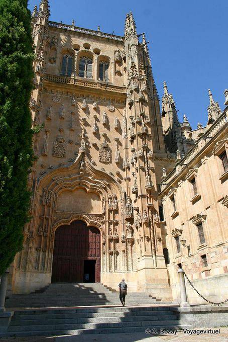 Porte d'Acri dopo il Patio Chico, Cattedrale Vieja, Salamanca - Spagna