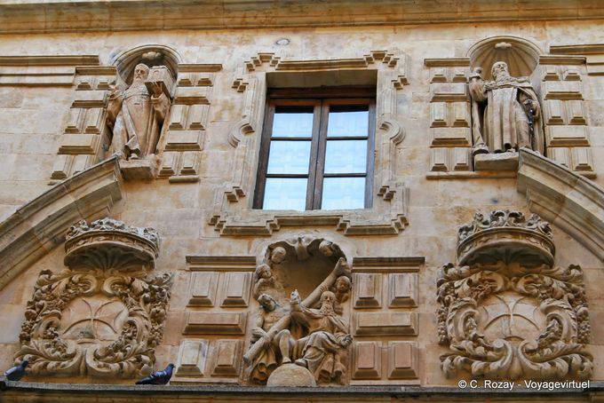 Scultura sulla facciata Calle Zamora, Salamanca - Spagna