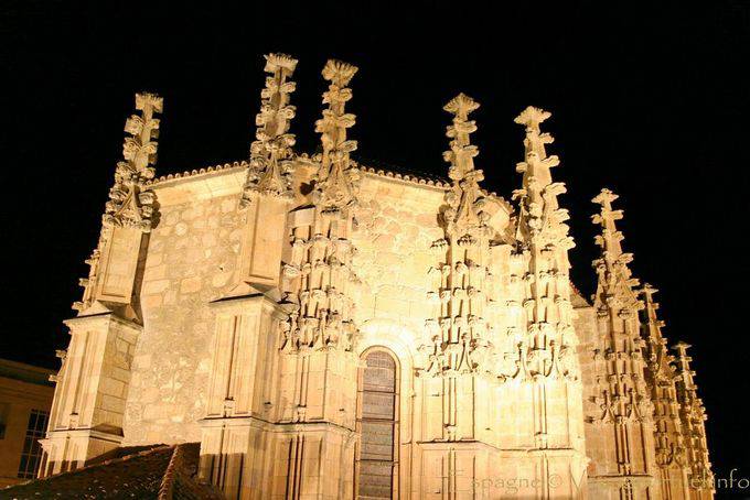 Pizzo Architectural Iglesia Sancti Spiritus, vista serale, Salamanca - Spagna