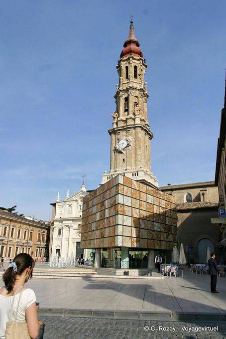Plaza de la Seo, vista dal Calla Don Jaime 1, Zaragoza - Spagna