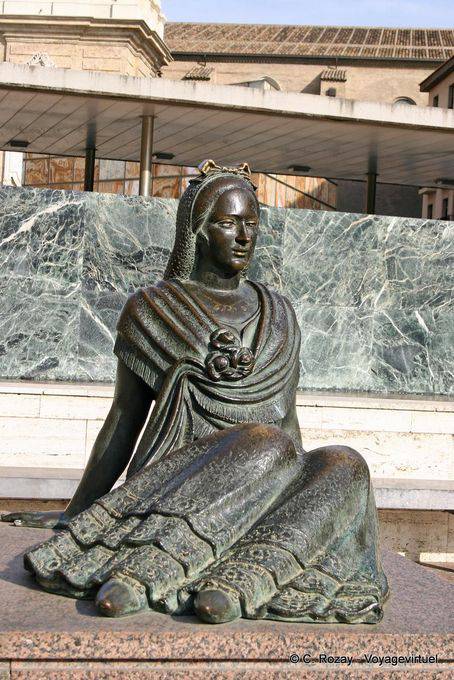 Statua in bronzo, Plaza Nuestra Señora del Pilar, Saragozza - Spagna
