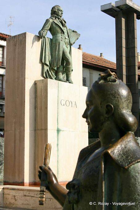 Statua Goya nella piazza Pilar, Zaragoza - Spagna