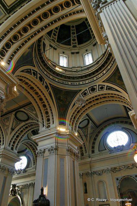 Una cupola della navata della Lettera, all'interno della Basilica del Pilar, Saragozza - Spagna