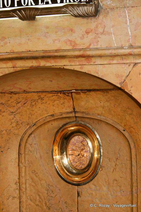 Humilladero, i fedeli possono venerare Santa Columna attraverso un diaspro oculo, Nuestra Senora del Pilar, Saragozza - Spagna