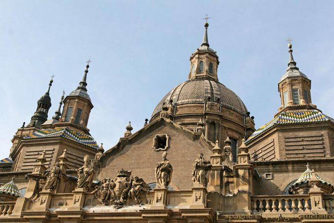 Top della porta centrale della facciata sud, Cattedrale-Basilica di Nuestra Señora del Pilar, Saragozza - Spagna