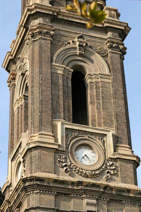 Orologio sulla torre barocca della Basilica del Pilar, Saragozza - Spagna
