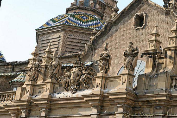 Scultura dell'ingresso principale, Basilica del Pilar di Saragozza - Spagna