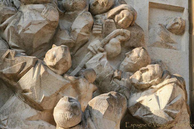 Particolare di una scultura in Plaza del Pilar, Zaragoza - Spagna