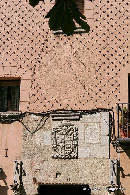 Armi e decorazione della parete, Daoiz Galeria Plaza de la Merced, Segovia - Spagna