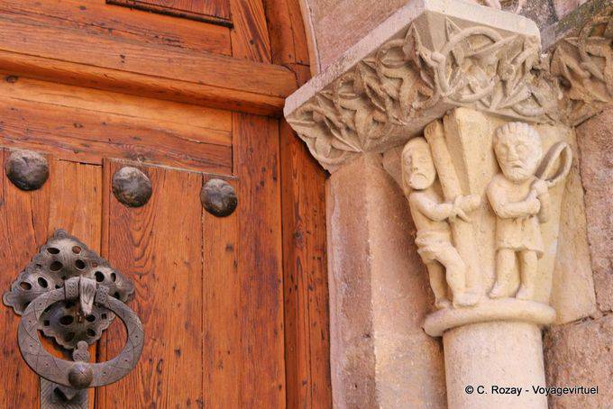 Pilastro del torturato e porta frusta battente, Segovia - Spagna