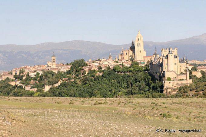 Vista della città di Segovia da Nuestra Senora de la Fuencisla, Segovia - Spagna