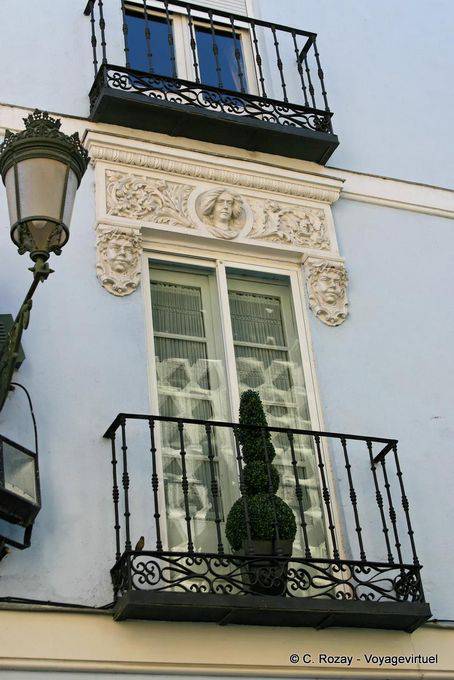 Telaio di finestra, di fronte al Teatro Cervantes, Segovia - Spagna