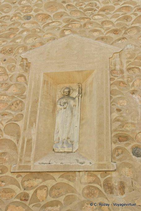 Nicchia religiosa in un muro, Segovia - Spagna