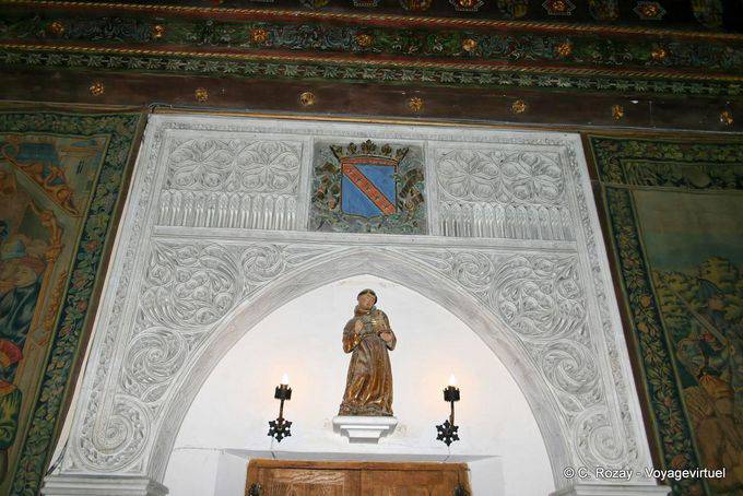 Damasco nicchia nella parete della Sala de las Pinas, Alcazar, Segovia - Spagna