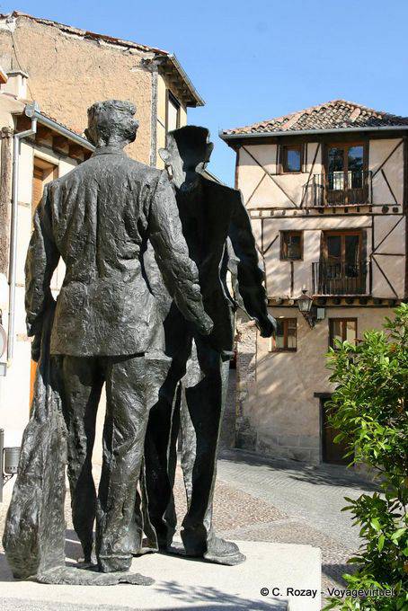 Statue di vista posteriore, arriva in Calle del Socorro, Segovia - Spagna