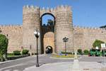Ávila Puerta de San Vicente e le mura fortificate, Spagna.
