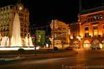 León, waterjet notte sulla Plaza Santo Domingo, Spagna.