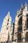 Torre destra e la facciata a sud, la Cattedrale di León, Spagna.
