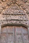 Timpano della San Juan porta che rappresenta il ciclo della Natività di Gesù, Visitazione, Natività, Adorazione dei pastori, Erode, Epifania e Strage degli Innocenti, la Cattedrale di León, Spagna.