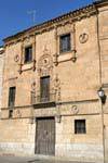 Veduta della facciata della Casa de las Muertes, Salamanca, Spagna.
