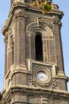 Orologio sulla torre barocca della Basilica del Pilar, Saragozza, Spagna.