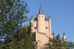 Alcazar di Segovia, costruita su una roccia scavata dal fiume Eresma e Clamores, Spagna.