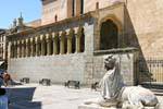 Veduta esterna del Portico de la Iglesia de San Martin, Segovia, Spagna.