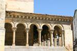 Arcate del portico intorno al Iglesia San Martin, Segovia, Spagna.