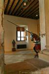 Cavallo armatura e la lancia, la sala Palazzo Vecchio, Alcazar di Segovia, Spagna.