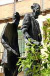 Bronzo umano dimezzato, Socorro Plaza, Segovia, Spagna.