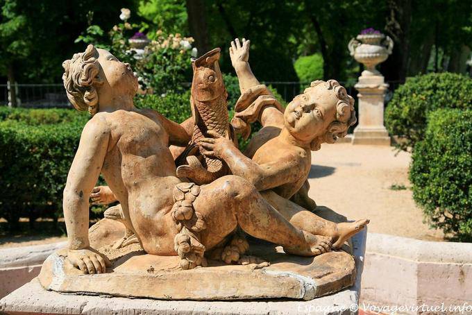 Aranjuez Jardin del Parterre, bambini pesce - Spagna