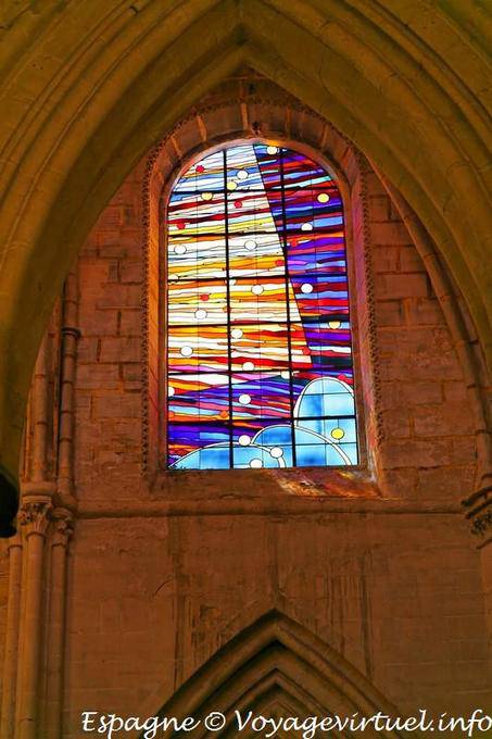 Cuenca, NS Cattedrale de Gracia, finestra moderna - Spagna
