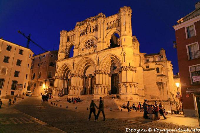 Cuenca, Plaza Mayor by night - Spagna
