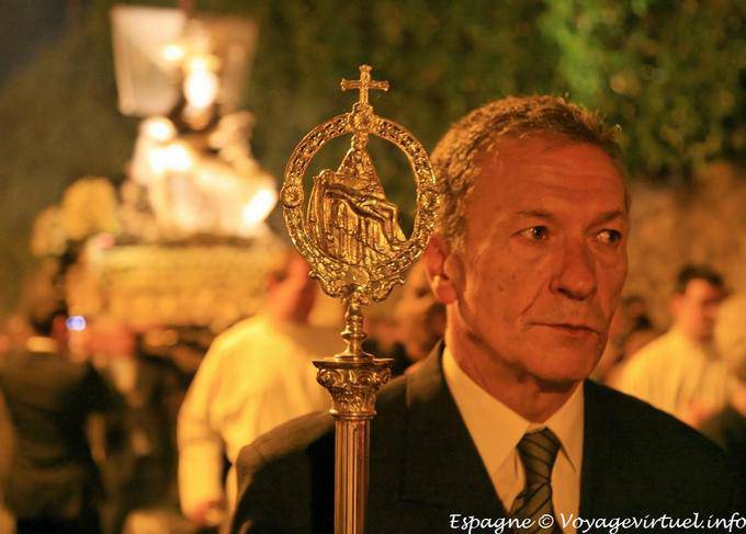 Cuenca, particolare attenzione durante la processione - Spagna
