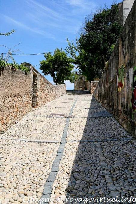 Cuenca, piccola strada di ciottoli - Spagna