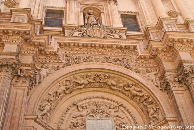Lorca, particolare della facciata di San Patricio - Spagna