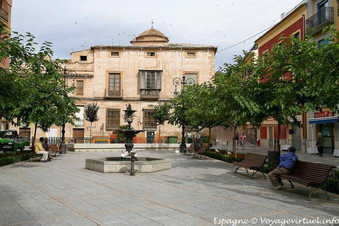 Lorca, piazza con una fontana - Spagna