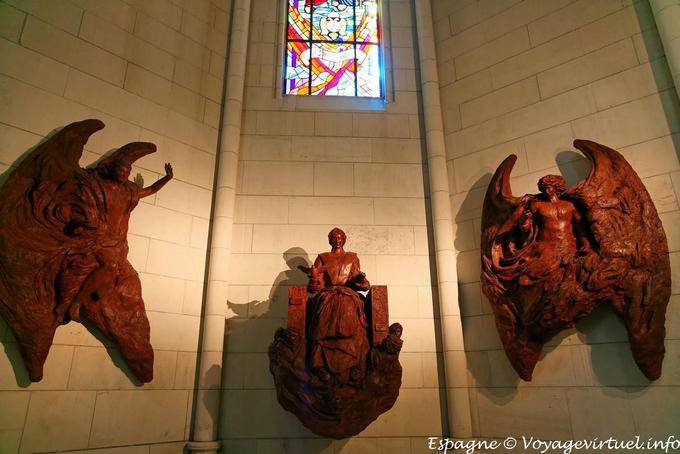 Madrid angeli in legno cattedrale (Almudena) - Spagna
