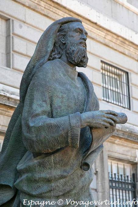 Madrid cattedrale statua (Santa María la Real de la Almudena) - Spagna