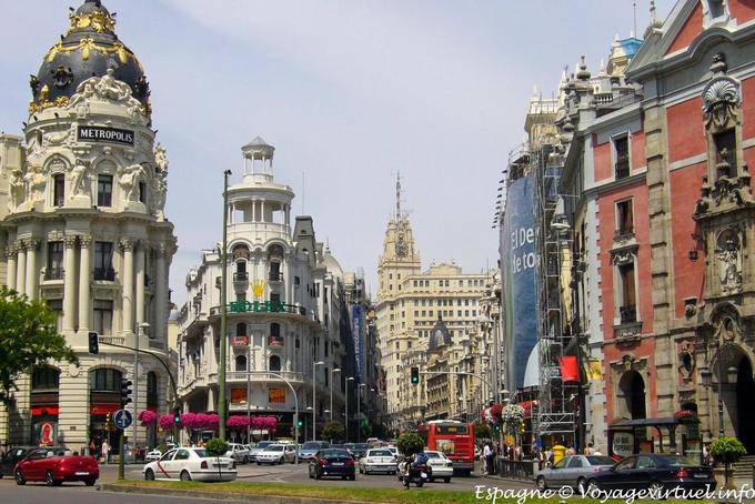 Madrid, Calle Alcala, Gran Via, auto briglia - Spagna