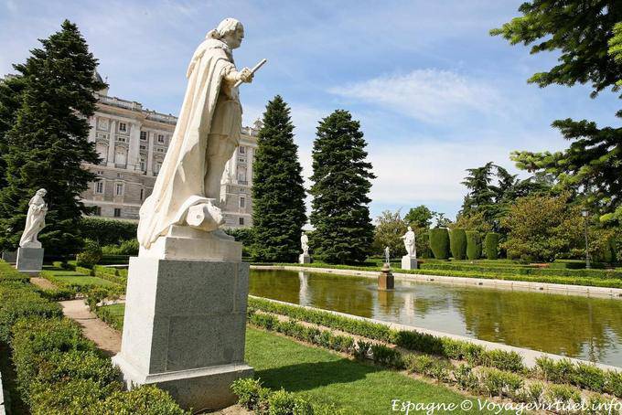Madrid, il Jardines Sabatini Statuario - Spagna