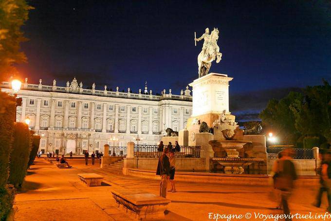 Madrid, Plaza de Oriente, visione notturna - Spagna