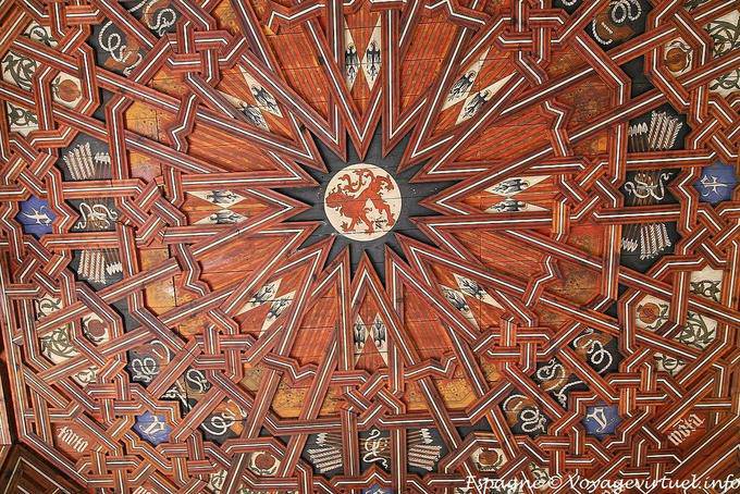 Particolare della decorazione del chiostro superiore Monasterio San Juan de los Reyes, Toledo - Spagna