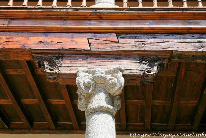 Toledo, Patio, particolare di una colonna - Spagna