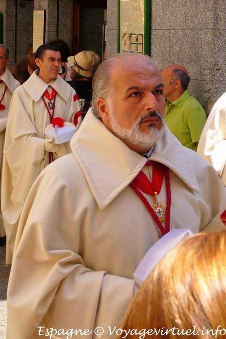 Fratellanza membri processione a Toledo - Spagna