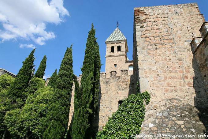 Ai piedi delle mura, Puerta Nueva de Bisagra, Toledo - Spagna